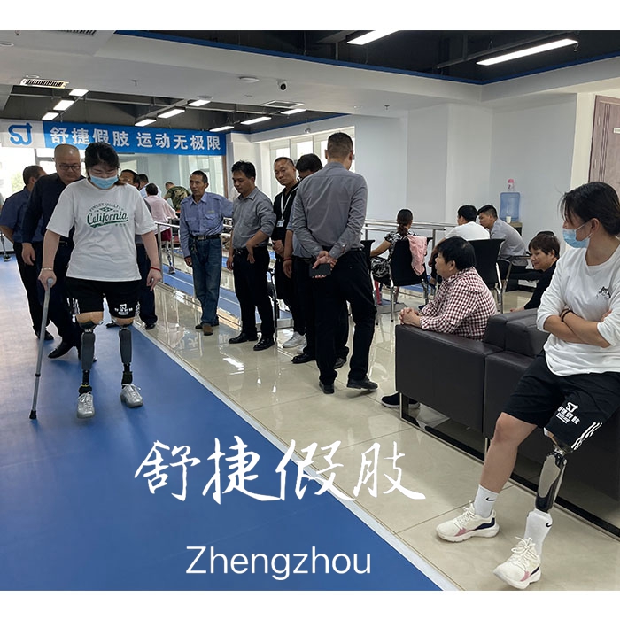 雙大腿假肢，智能假肢