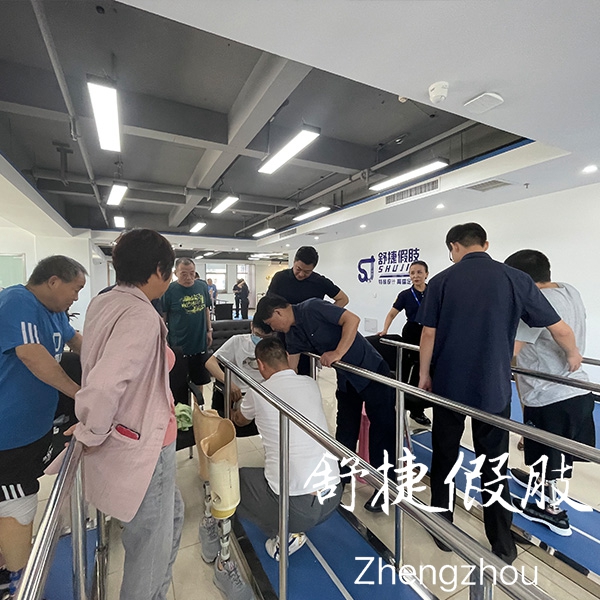 舒捷假肢中心訓練廳一角